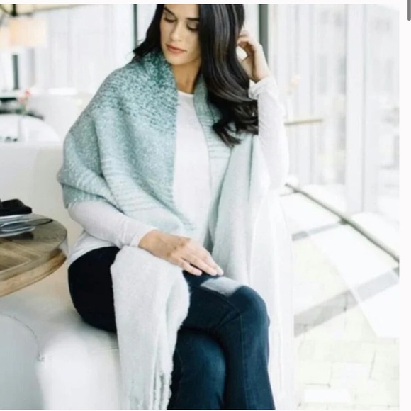 🧣Mer Sea Ombre Scarf 🧣 - Picture 6 of 7